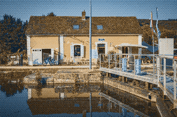 La photo de l'écluse devenue un café
